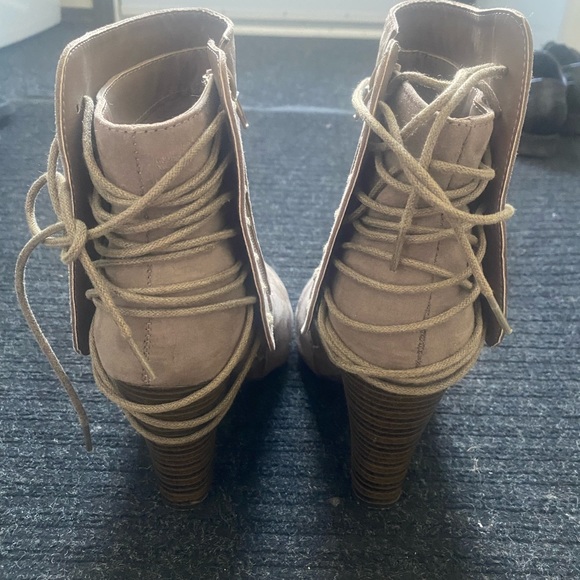 Venus booties - Picture 2 of 5